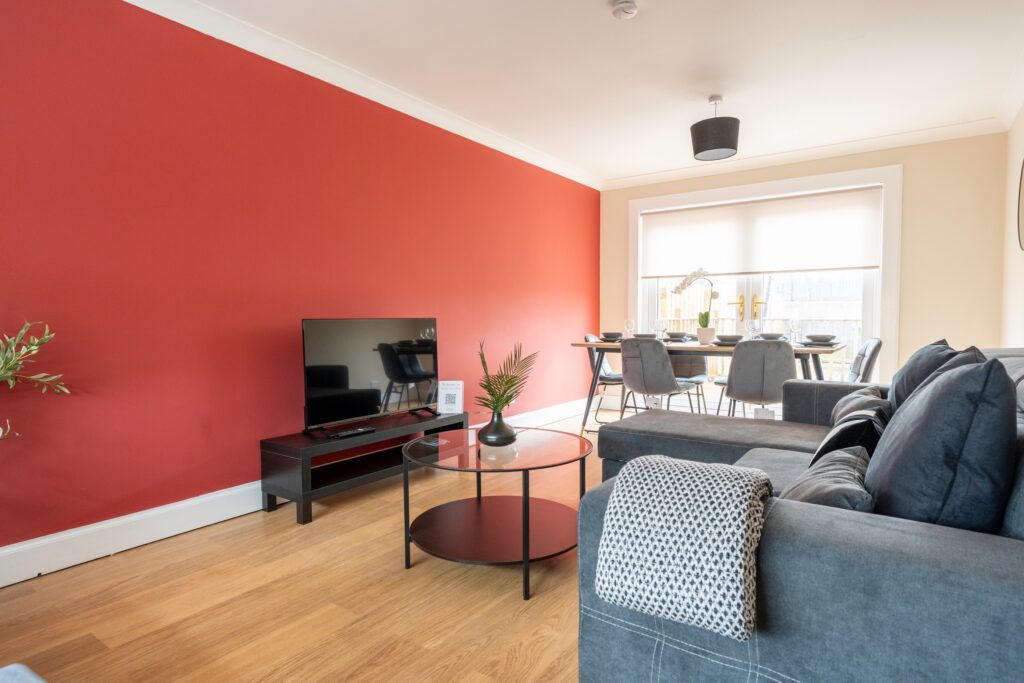 Private bedroom in contractor accommodation in Glasgow for restful stays