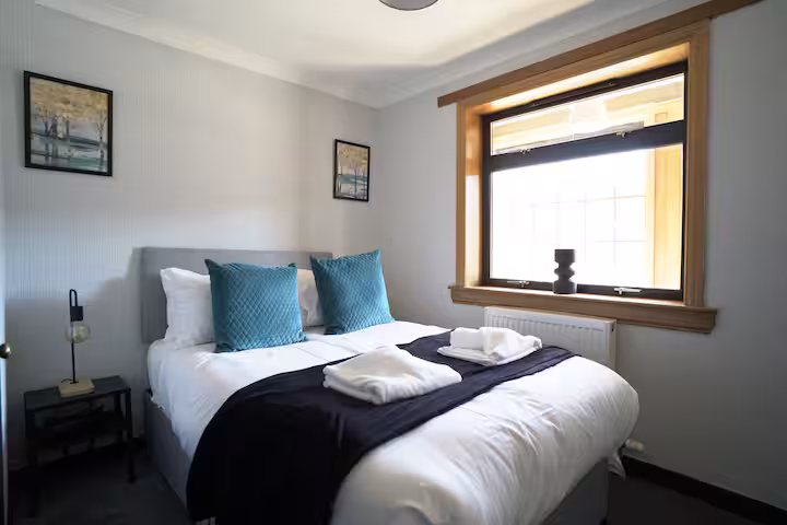 Book flexible 1 month rentals in Falkirk via WhatsApp